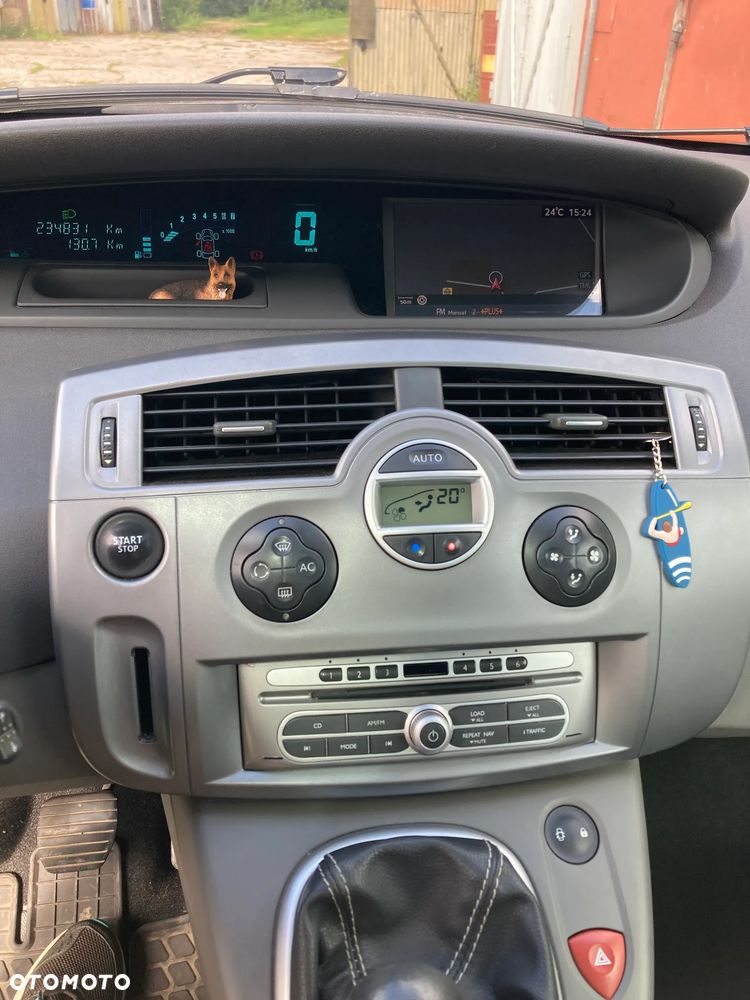 Renault Grand Scenic - 10
