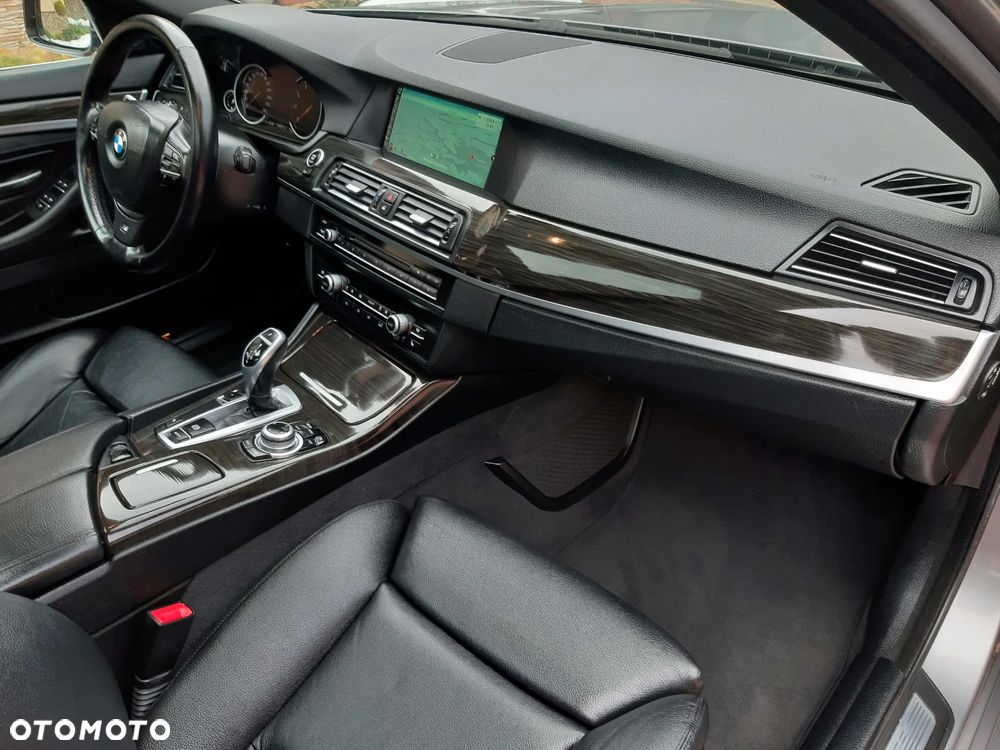 BMW Seria 5 520i Sport-Aut - 33