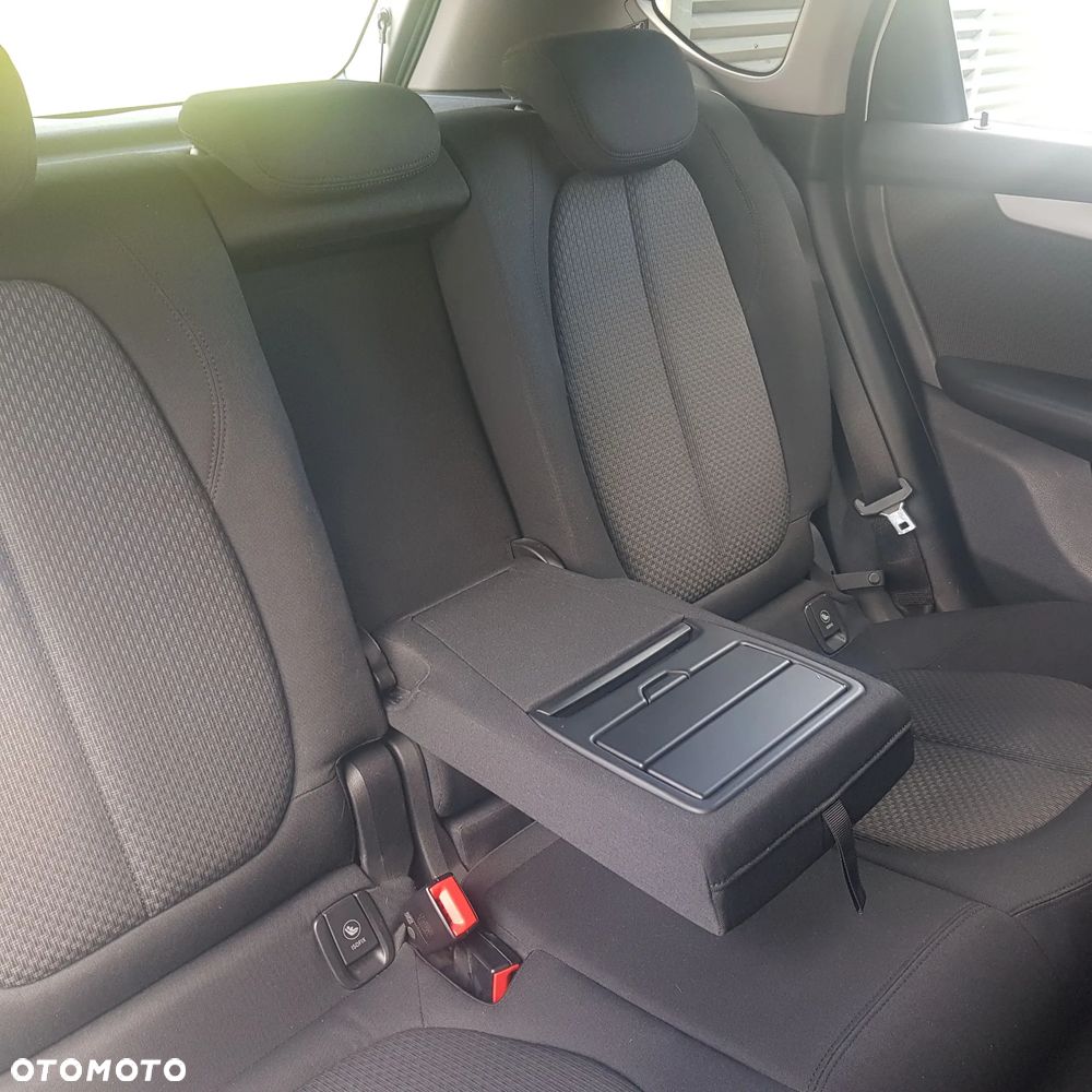 BMW Seria 2 218i - 11