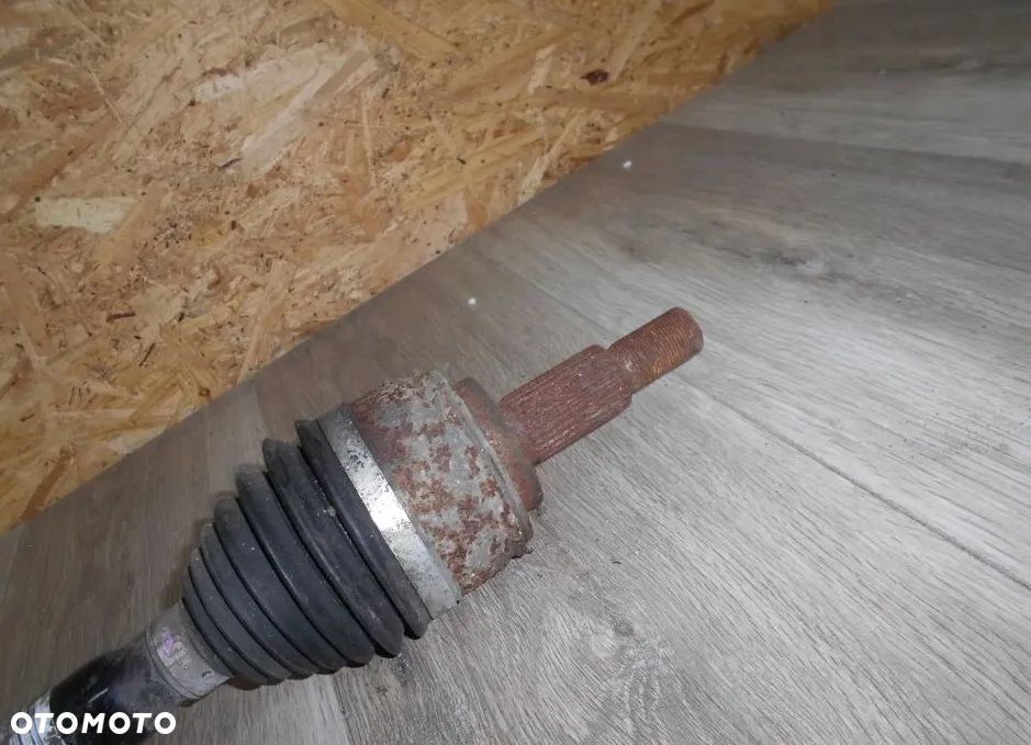 PÓŁOŚ PRAWA Renault LAGUNA III 1,5 DCI 81kW 110KM 2013r 6B 8200676172 - 2