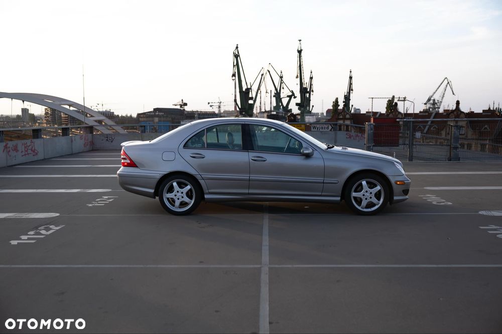 Mercedes-Benz Klasa C 320 4Matic Classic - 2