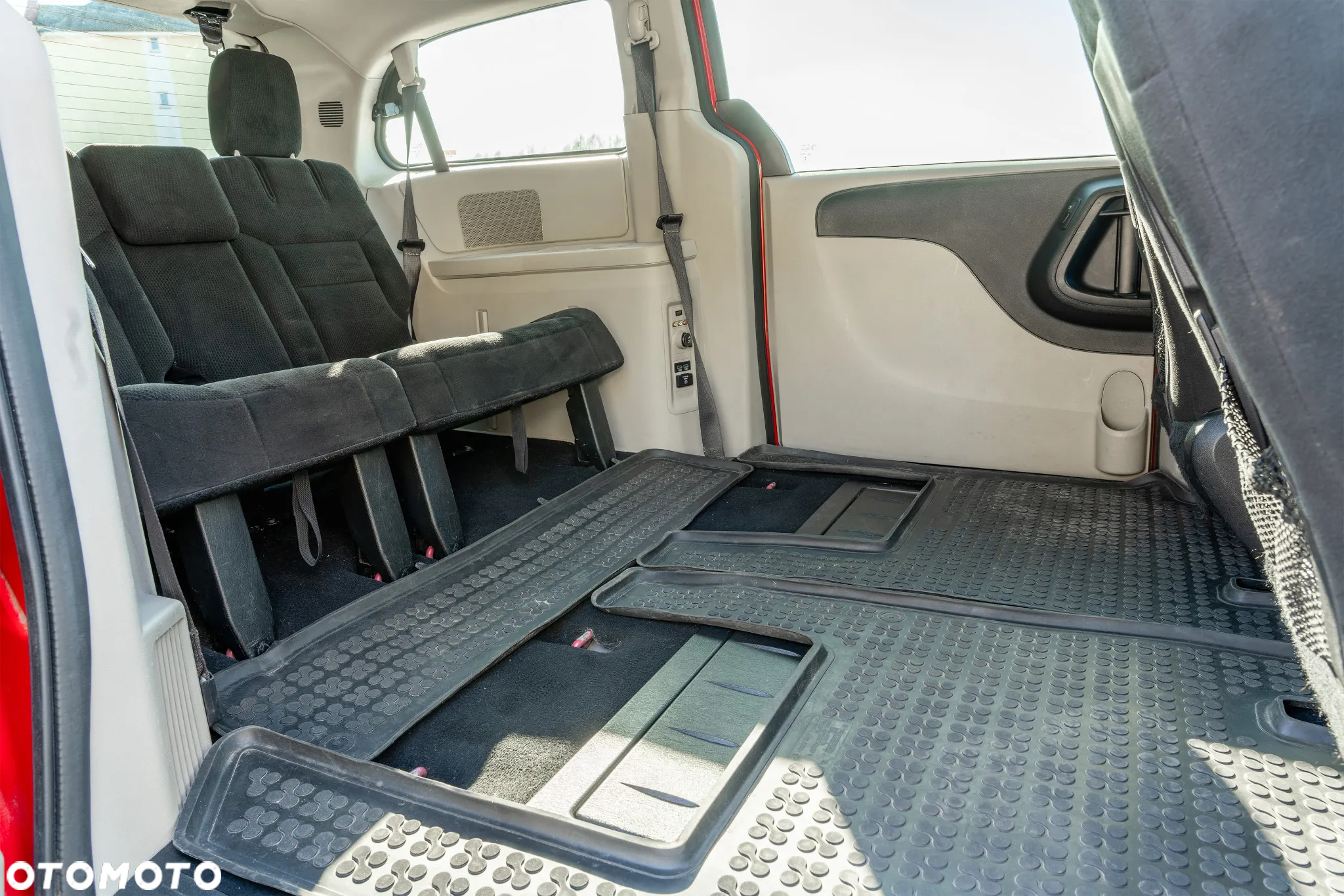 Dodge Grand Caravan - 12