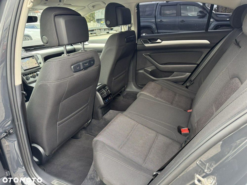 Volkswagen Passat 1.6 TDI SCR DSG Comfortline - 25