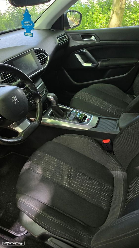 Peugeot 308 1.6 BlueHDi Allure J17 EAT6 - 17
