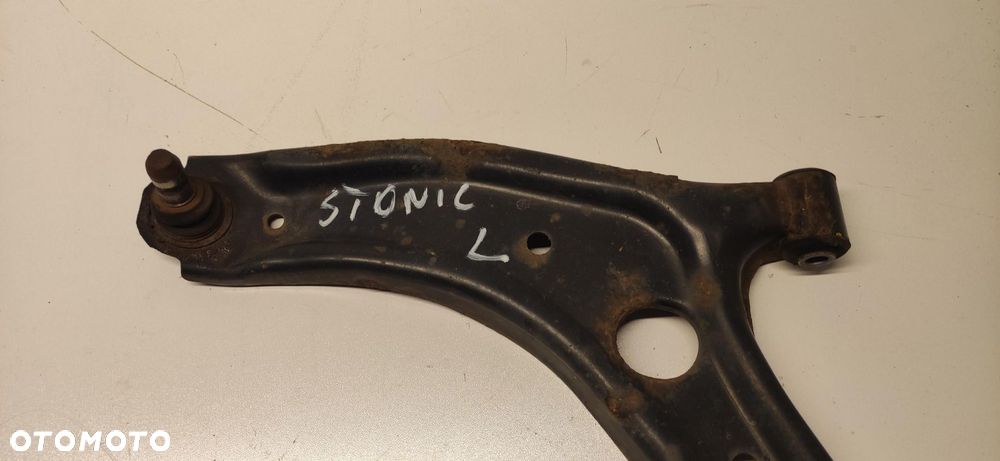 KIA STONIC WAHACZ LEWY PRZÓD PRZEDNI 17-24 - 2