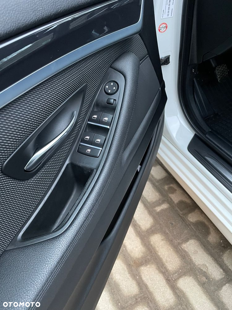BMW Seria 5 528i - 9