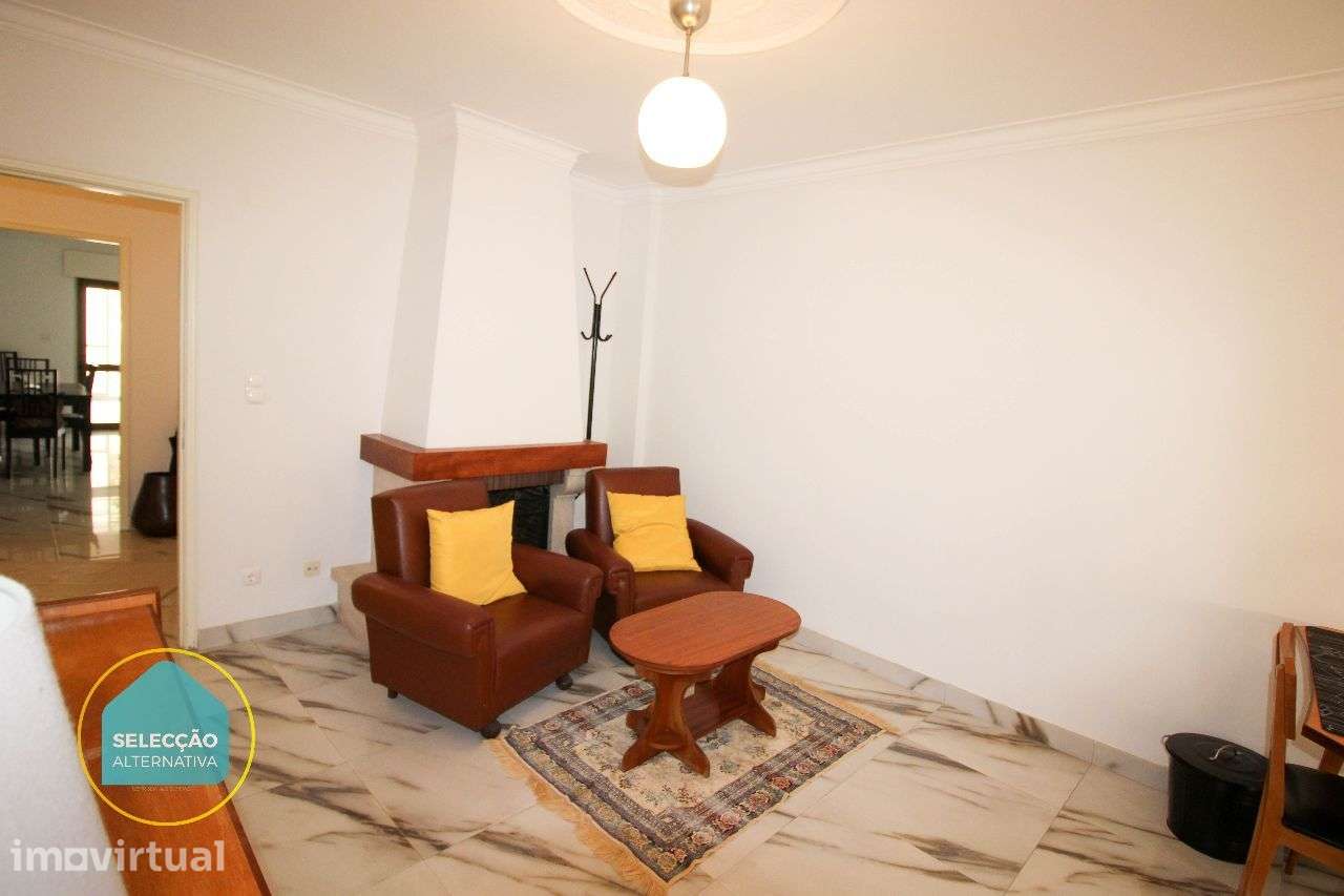 Quarto com serventia de toda casa e terraço - Grande imagem: 3/13
