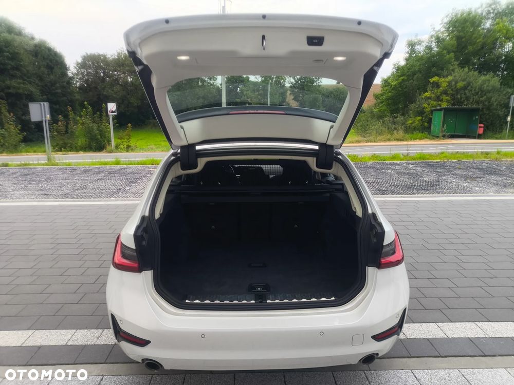 BMW Seria 3 318i - 20