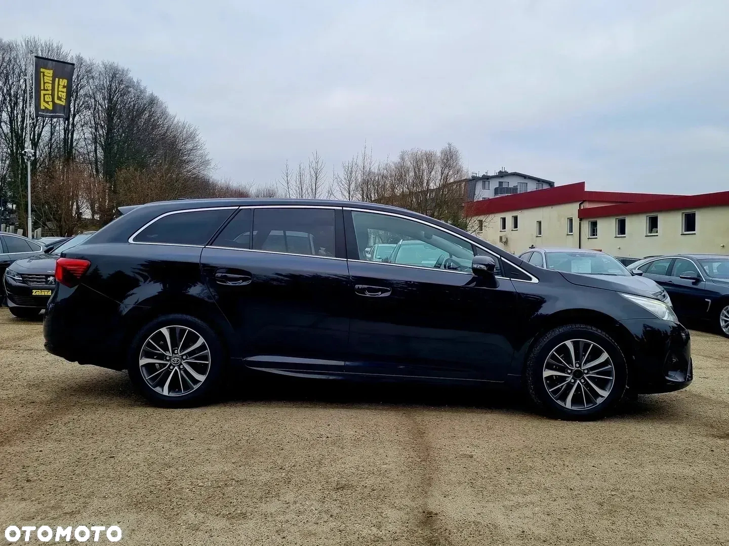 Toyota Avensis 1.8 Premium MS - 4