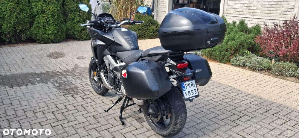 Honda VFR - 3