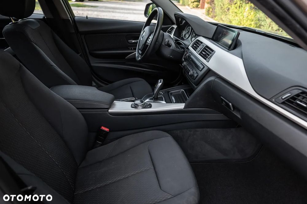 BMW Seria 3 320d xDrive Sport-Aut Modern Line - 28