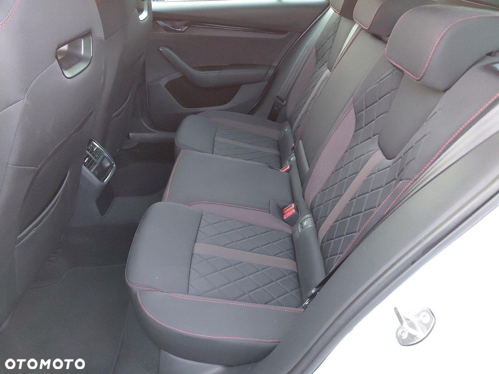 Skoda Octavia 2.0 TDI RS DSG - 12