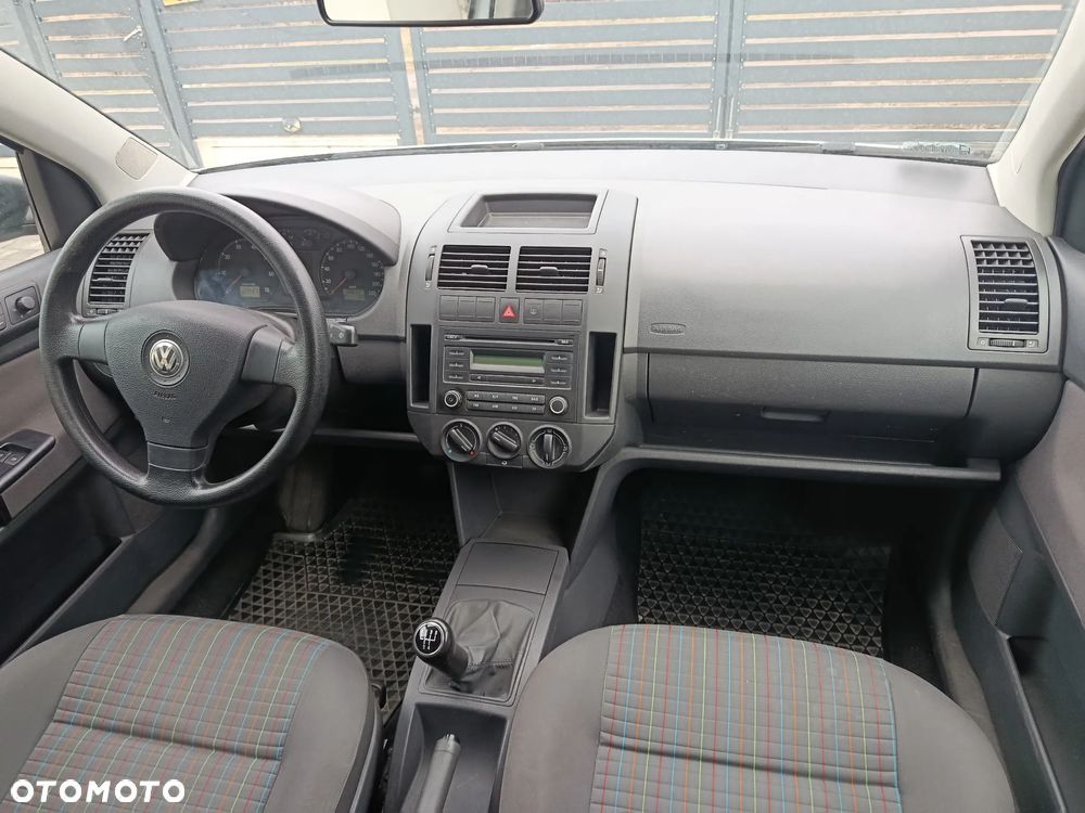 Volkswagen Polo 1.4 16V Trendline - 9