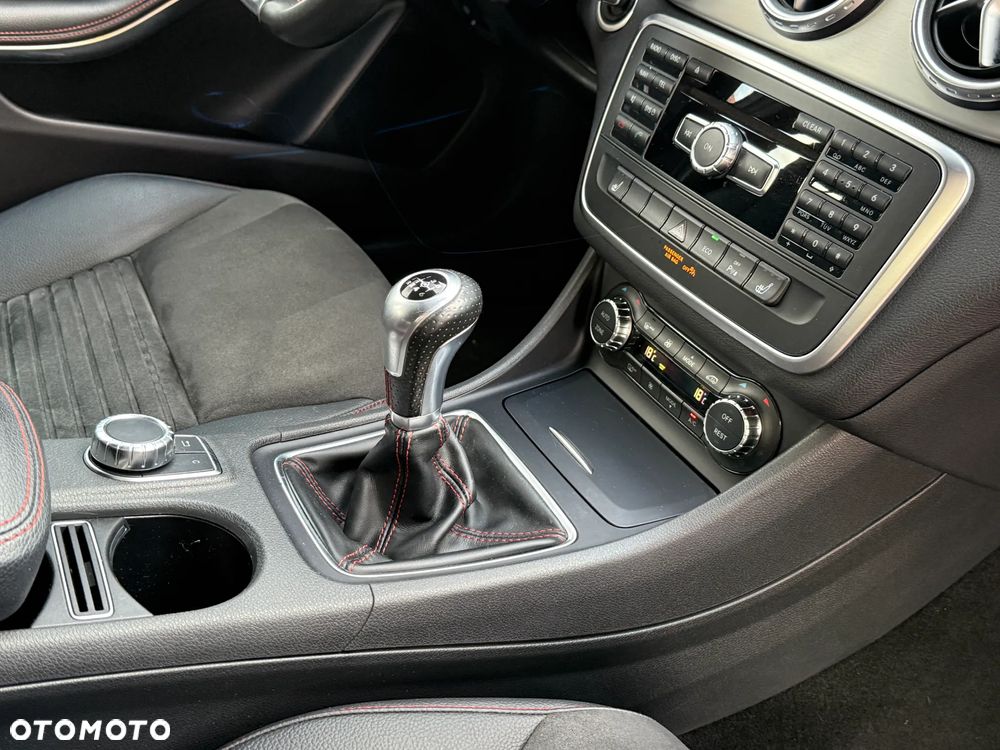 Mercedes-Benz GLA 200 AMG Line - 26