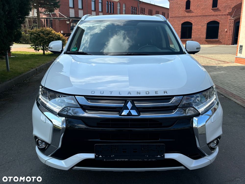 Mitsubishi Outlander 2.0 4WD Top - 13