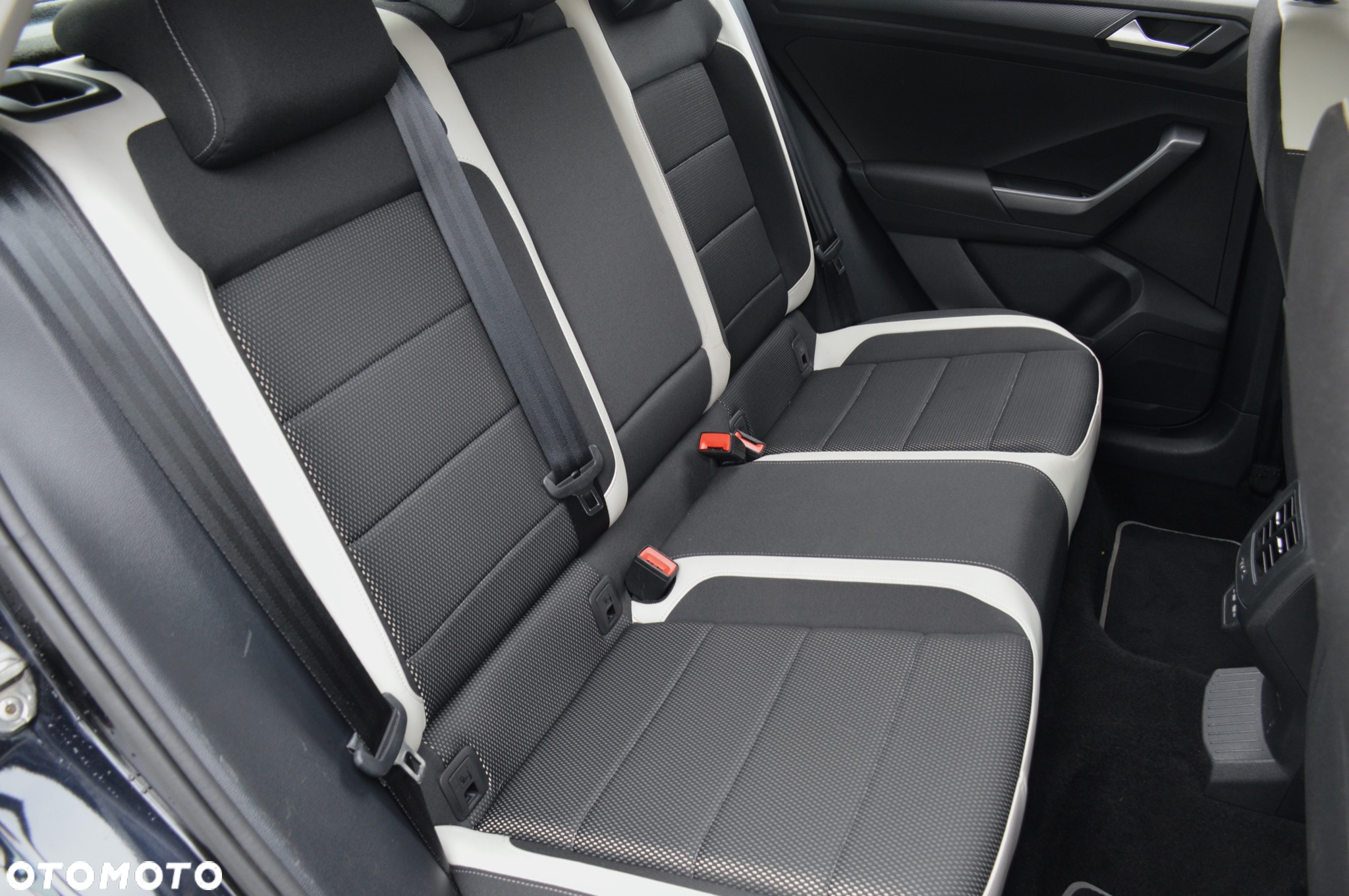 Volkswagen T-Roc 2.0 TDI SCR DSG Sport - 27