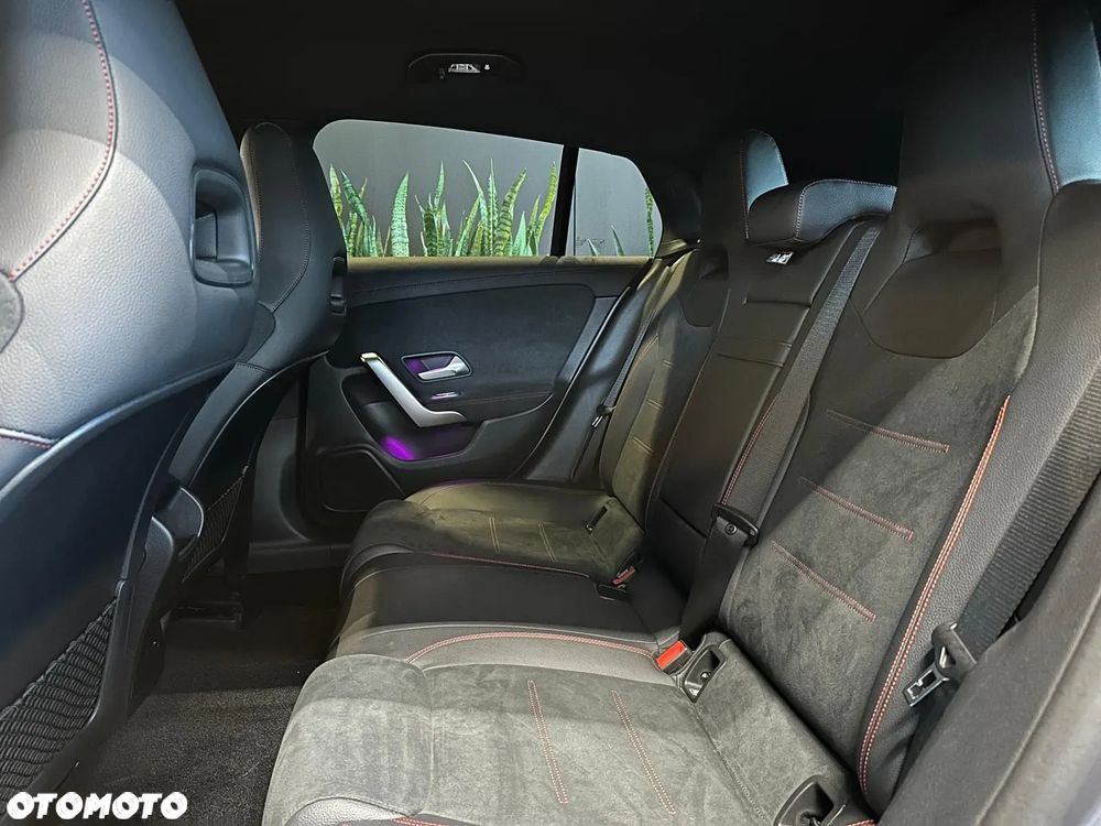 Mercedes-Benz CLA 200 AMG Line 7G-DCT - 19