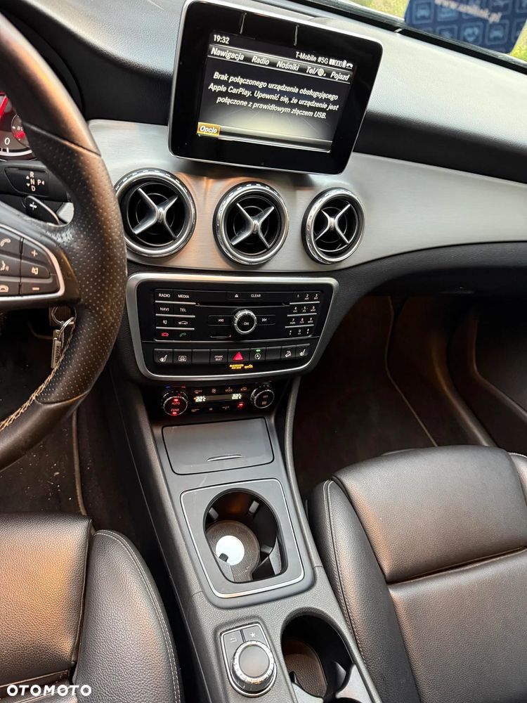 Mercedes-Benz GLA 250 4Matic 7G-DCT - 12