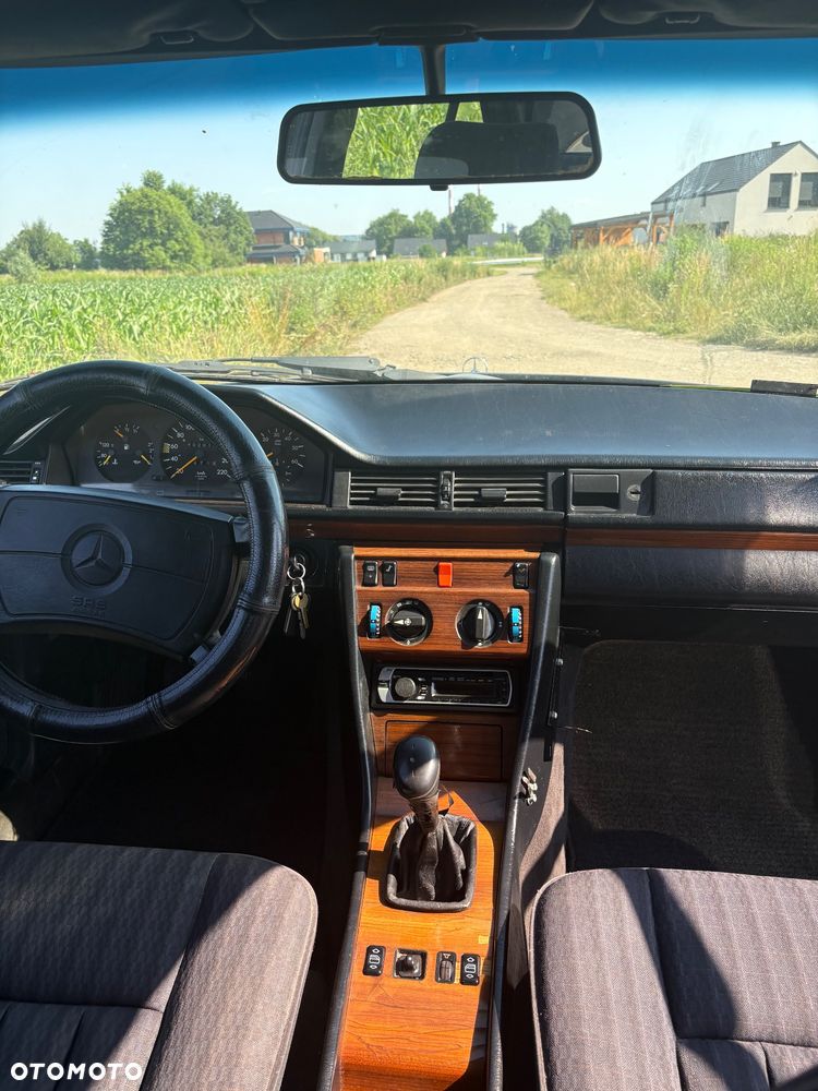 Mercedes-Benz W124 (1984-1993) - 26
