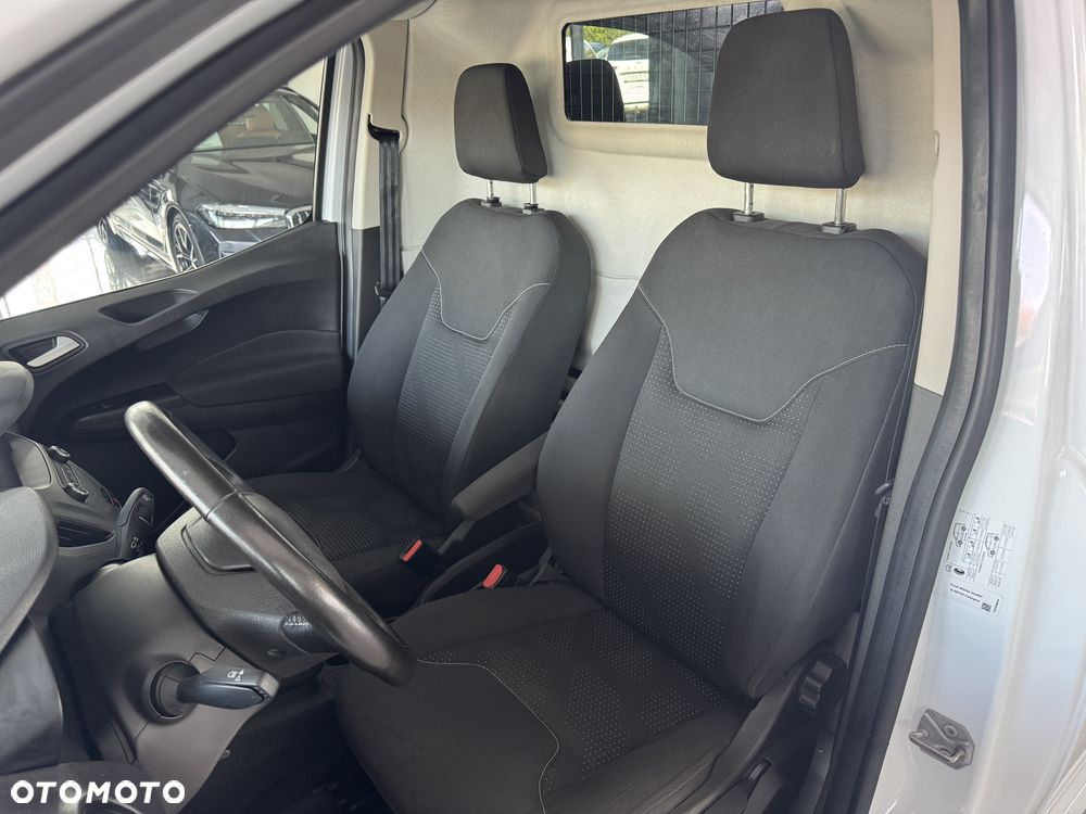 Ford Transit Courier - 19