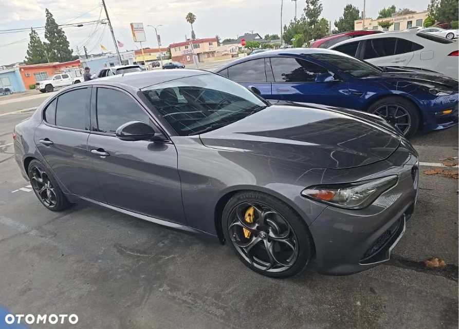Alfa Romeo Giulia - 4