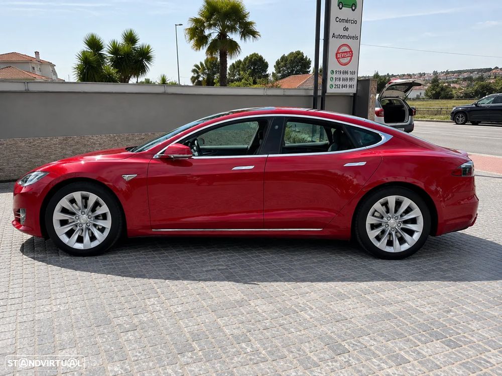 Tesla Model S - 3