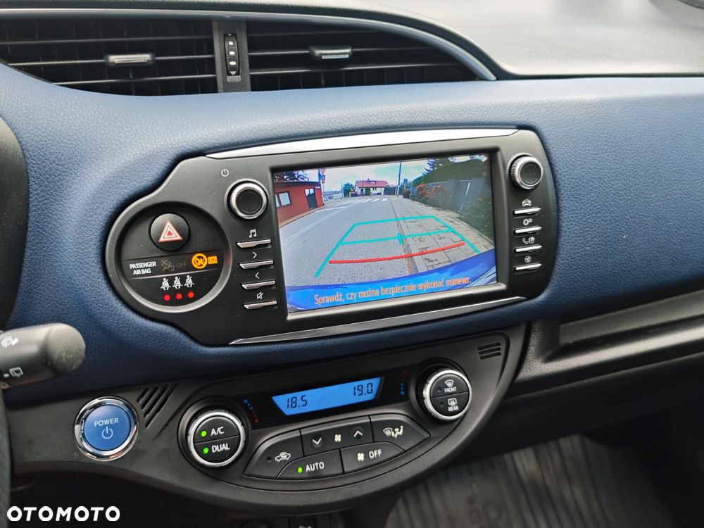 Toyota Yaris Hybrid 100 Selection Platinum - 10