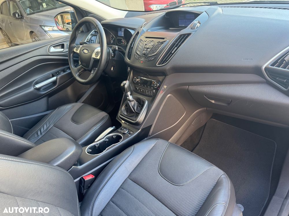 Ford Kuga 1.5 EcoBoost 2x4 Titanium - 6