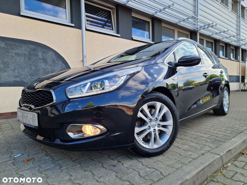 Kia Ceed 1.6 CRDi 128 Dream Team Edition - 1