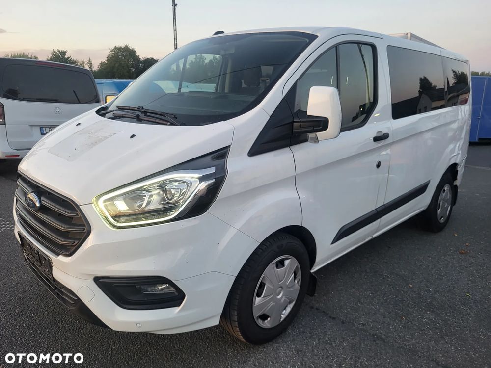 Ford Tourneo Custom - 2
