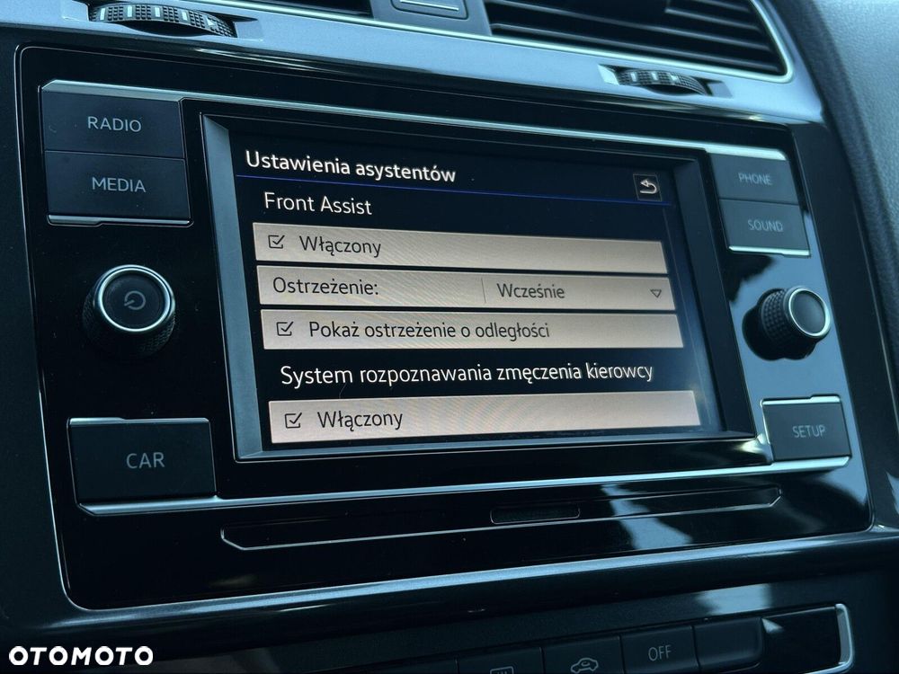 Volkswagen Golf 1.4 TSI BMT Comfortline - 25