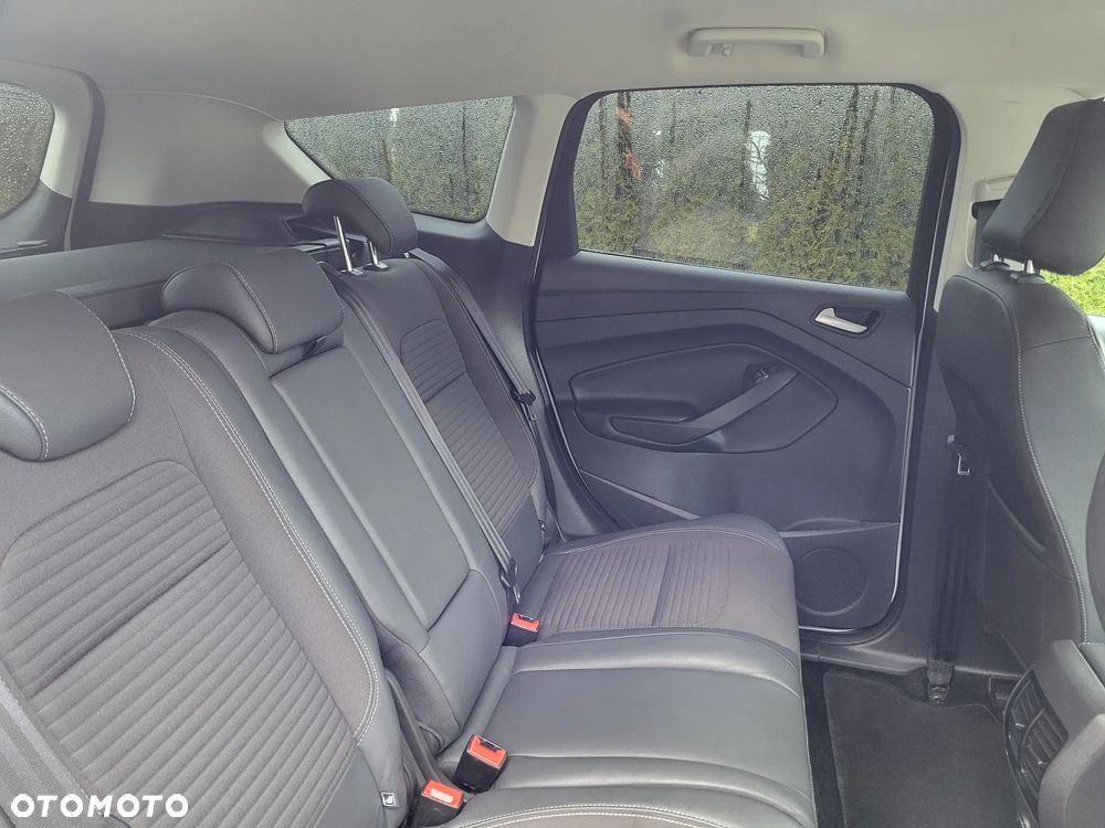 Ford Kuga 1.5 EcoBoost 2x4 Titanium - 16