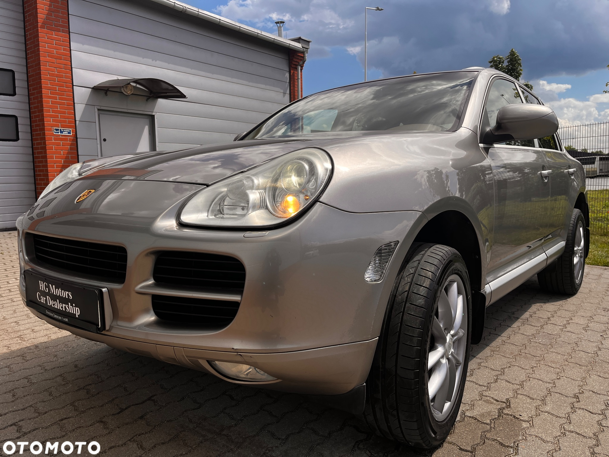 Porsche Cayenne Standard - 2