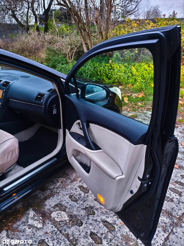 Toyota Avensis 2.0 Premium EU5 - 12