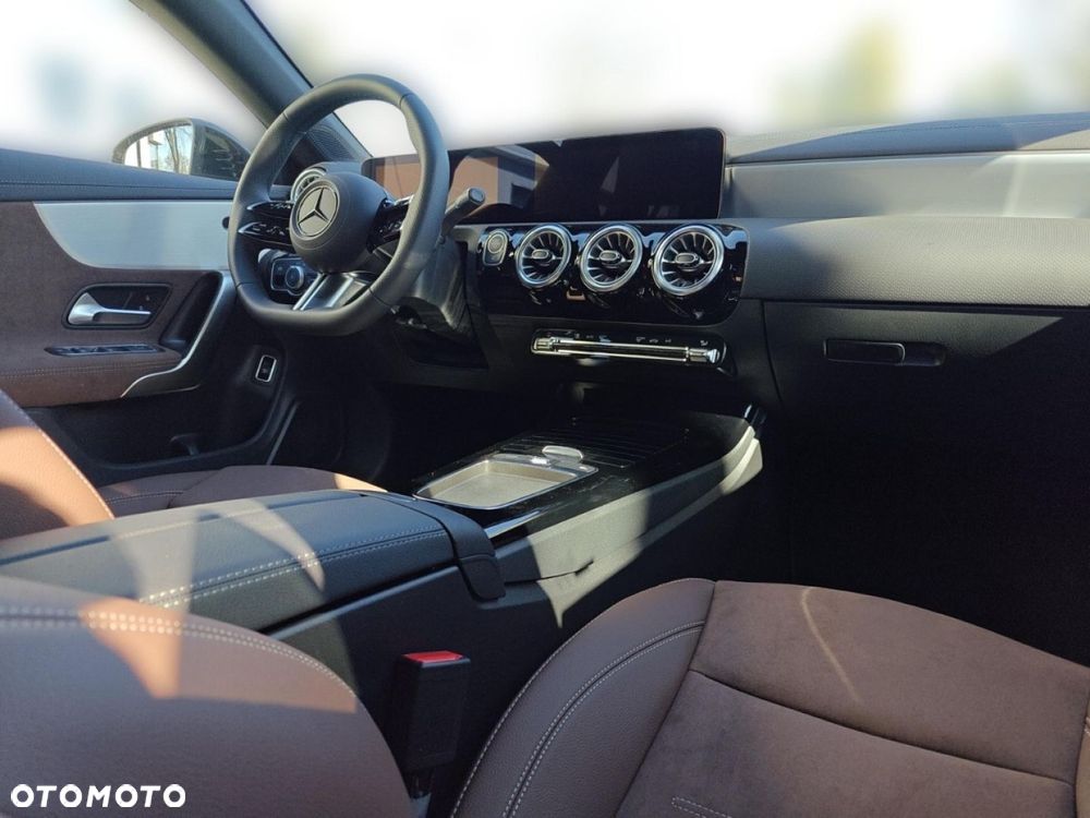Mercedes-Benz CLA - 11