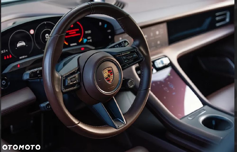 Porsche Taycan Turbo - 10