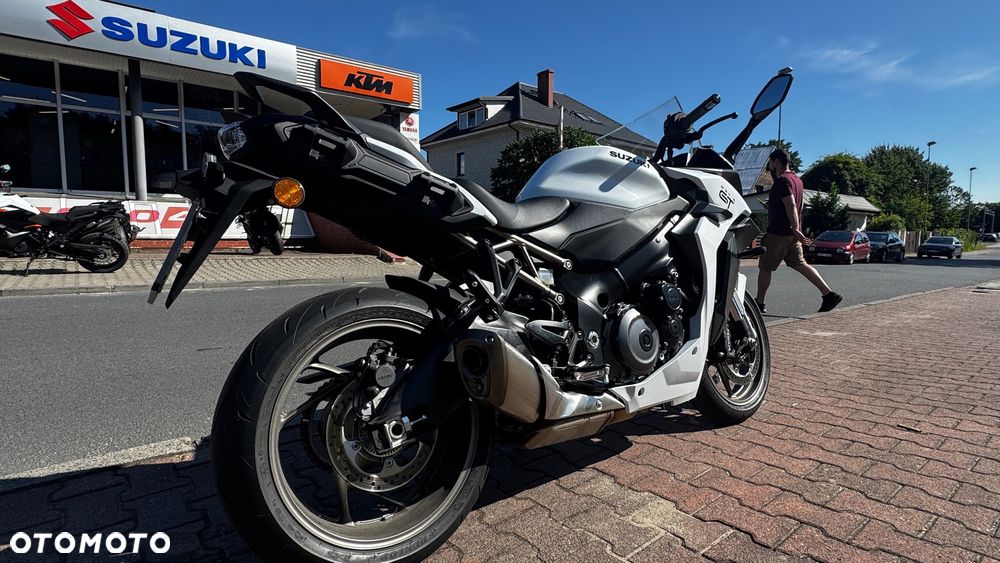 Suzuki GSX - 5