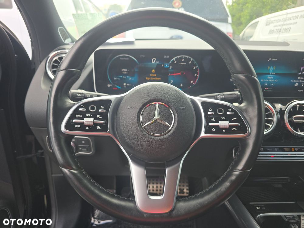 Mercedes-Benz GLA - 15