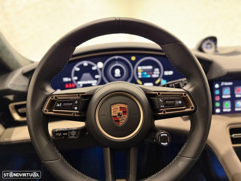 Porsche Taycan - 11