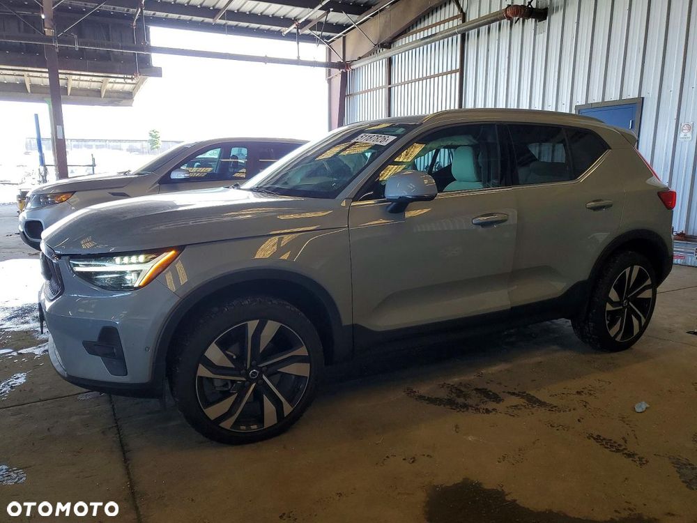 Volvo XC 40 T5 AWD Momentum - 2
