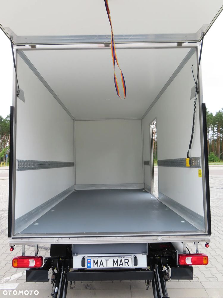 Iveco Daily 35S18 3.0 HPI 180 KM POWER Kontener+ WINDA BÄR 750 Kg 8.E.Palet 4270 mm Długi Boczne Drzwi Rozstaw Osi 4100 mm Ładowność 905 Kg GWARANCJA PRODUCENTA Stan Jak Nowy Gotowy Dostępny POLECAM - 25