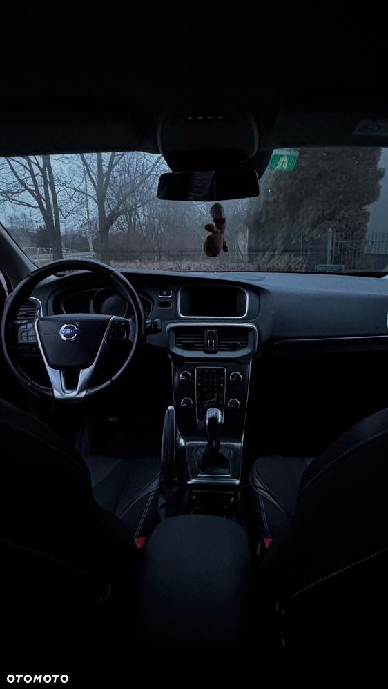 Volvo V40 D4 Drive-E Momentum - 9