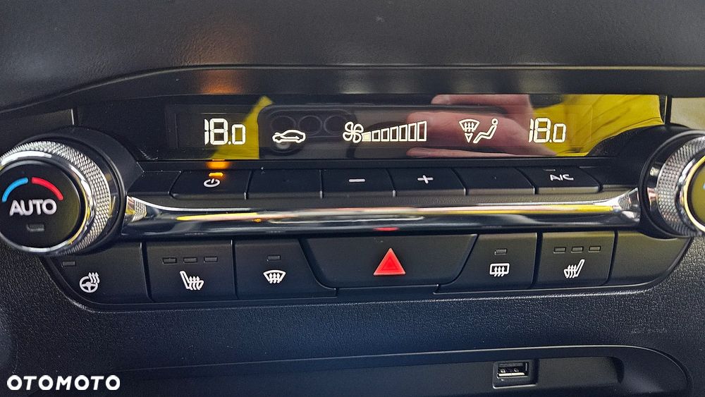 Mazda 3 e-SKYACTIV-G 122 M HYBRID DRIVE EXCLUSIVE-LINE - 22