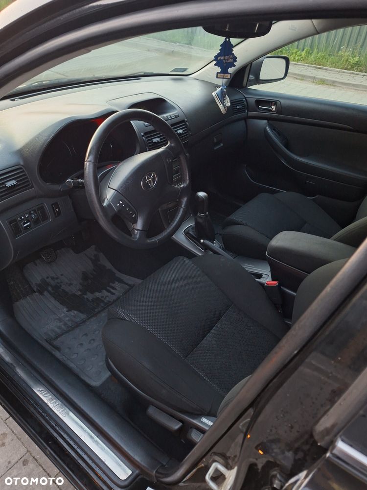 Toyota Avensis - 5
