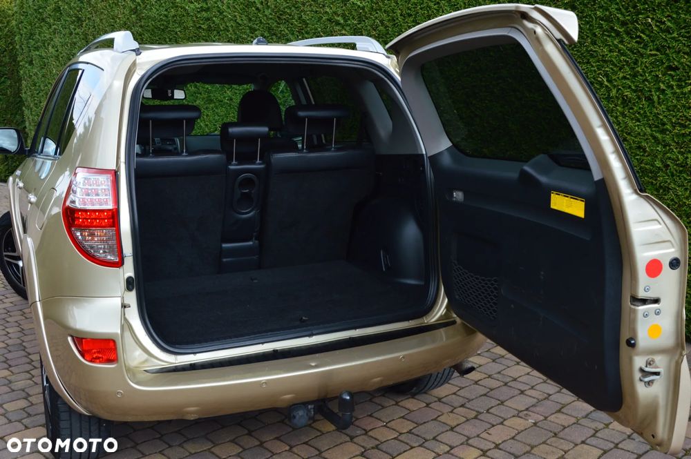 Toyota RAV4 2.2 D-CAT Sol 180 - 33