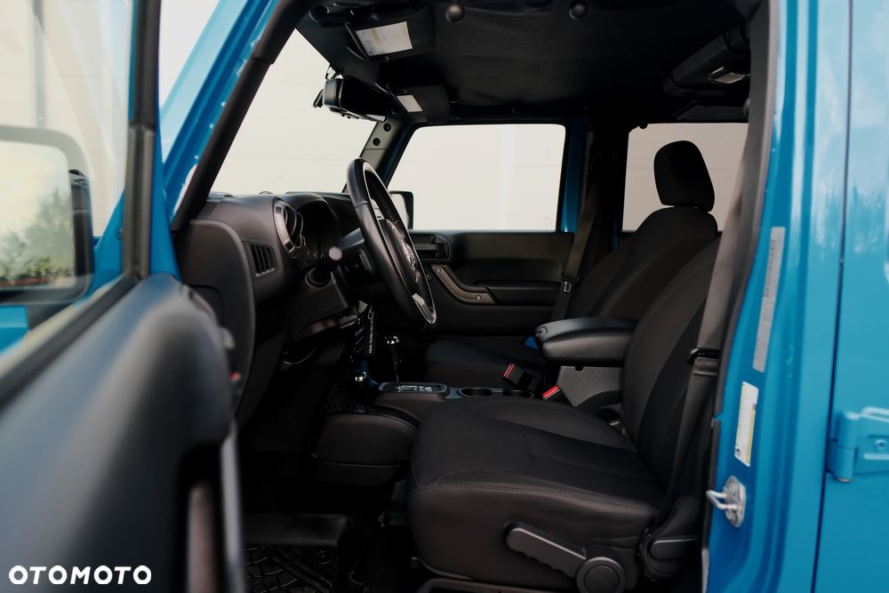 Jeep Wrangler 3.6 Unlim X - 25