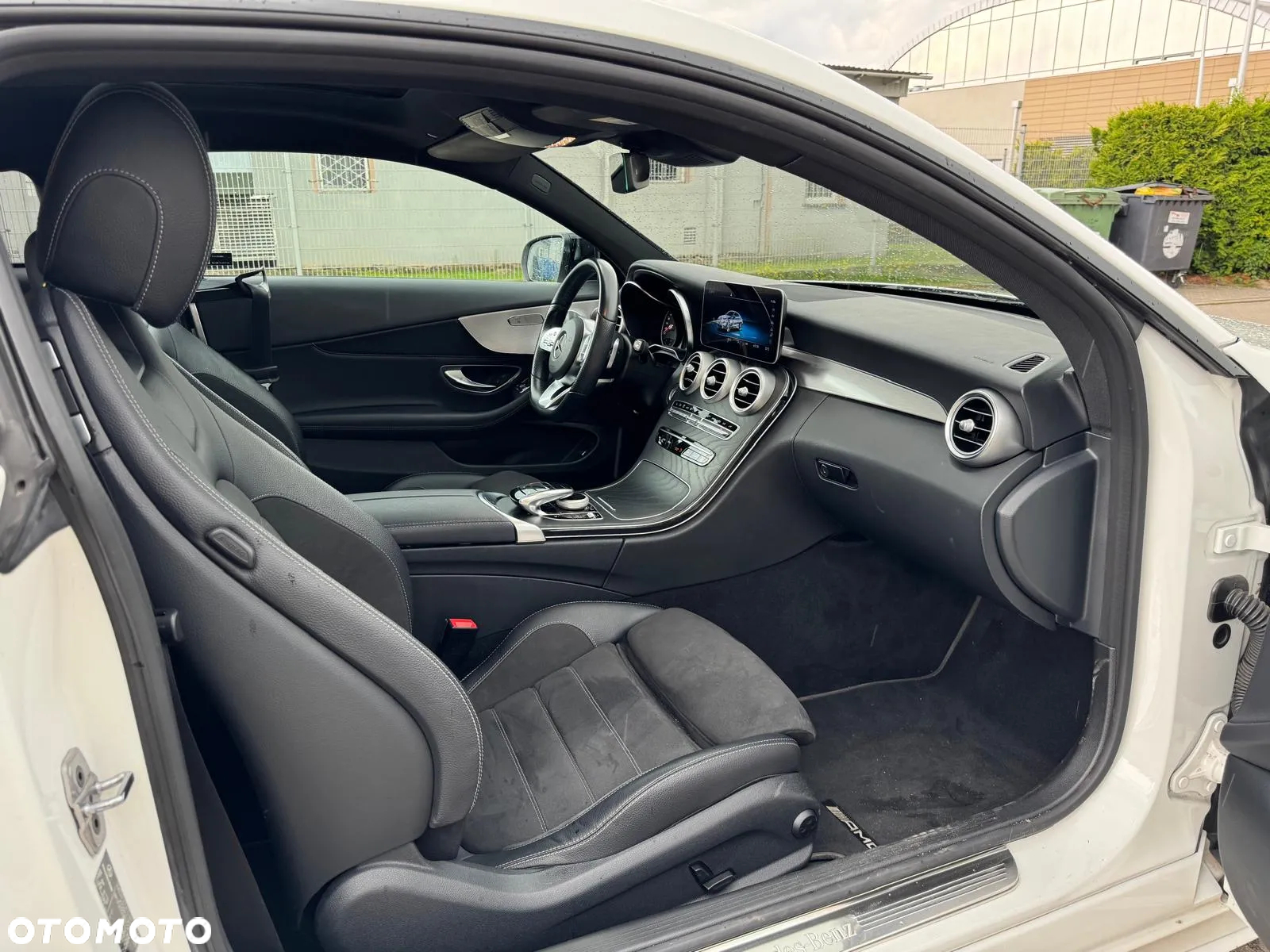 Mercedes-Benz Klasa C 300 9G-TRONIC - 23