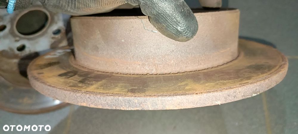 TARCZE HAMULCOWE TYL TOYOTA AVENSIS T25 - 4