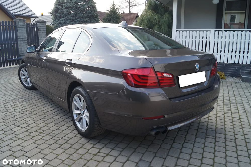 BMW Seria 5 520i - 11