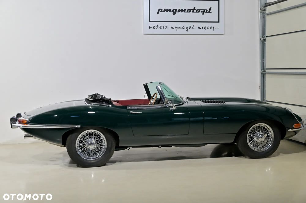 Jaguar E-Type - 11
